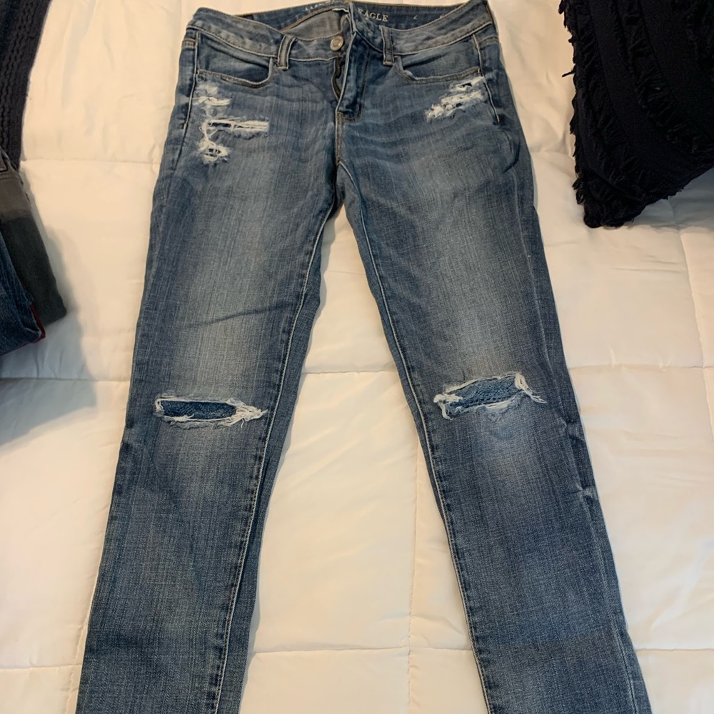 American Eagle distressed, skinny jeans. These cute jeggings show no skin.